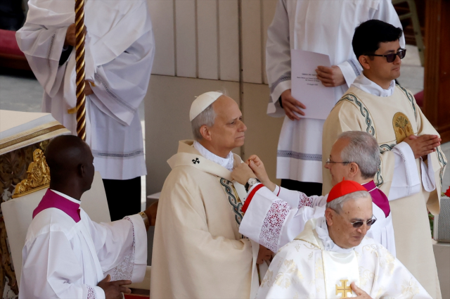Pope Leo XIV put on the Fisherman's Ring, officially began his duty