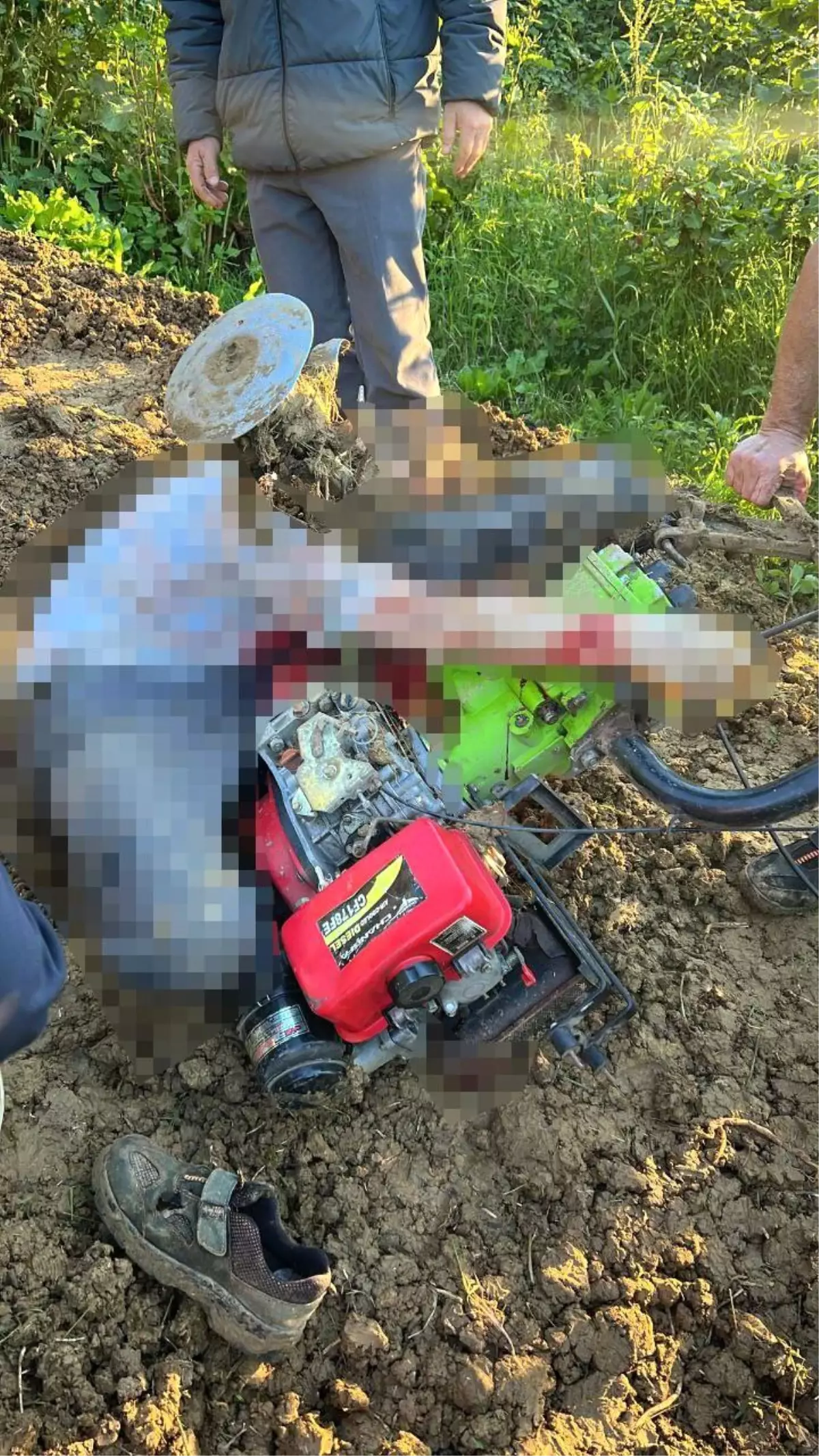 Sakarya'da Tarım Aracına Ayağı Sıkışan Adam Hayatını Kaybetti