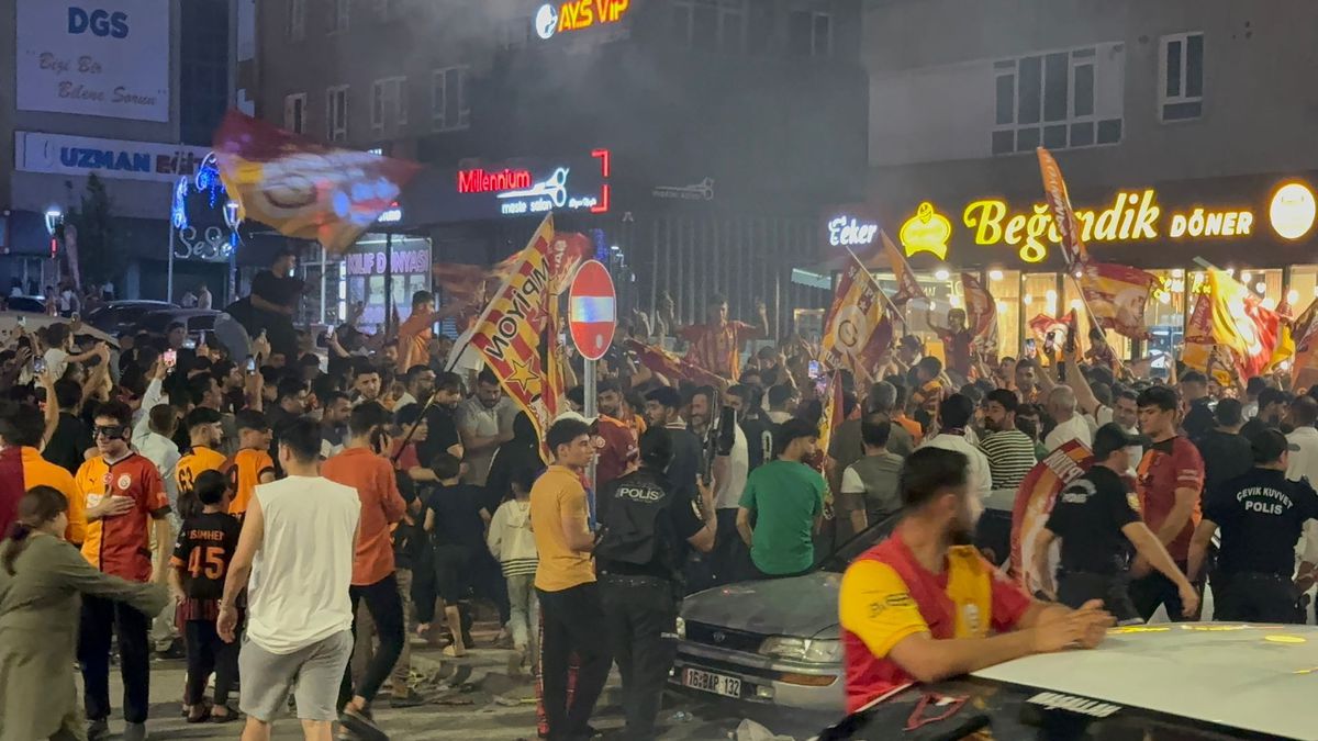 Galatasaray 25. Şampiyonluğunu Şanlıurfa'da Kutladı