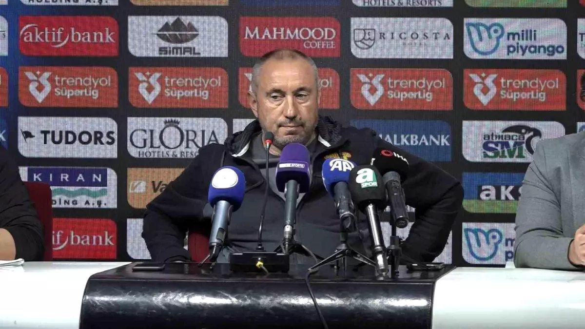 Göztepe Teknik Direktörü Stoilov: '6 gol kalenizde görürseniz 3 gol yeterli olmuyor'