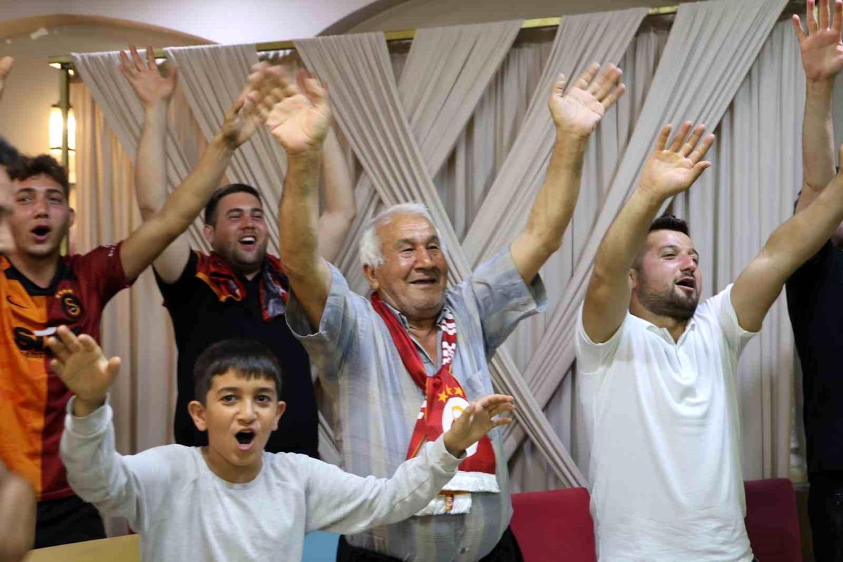 Galatasaray'ın Şampiyonluğu Adana'da Coşkuyla Kutlandı