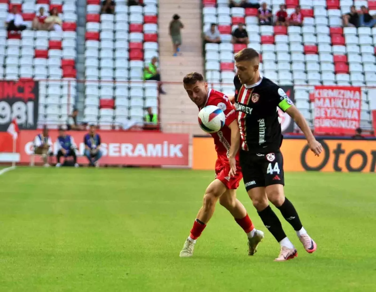 Antalyaspor ile Gaziantep FK 0-0 Eşitlikle İlk Yarıyı Tamamladı