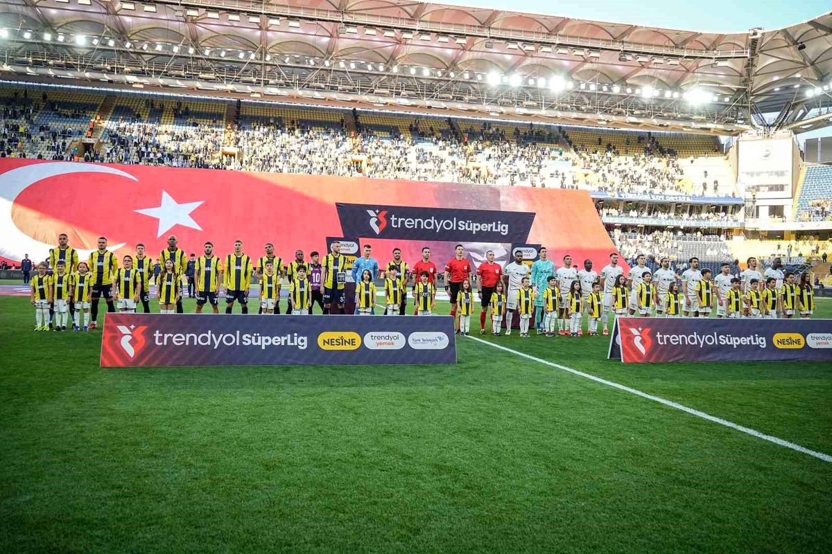 Trendyol Süper Lig: Fenerbahçe: 0 Eyüpspor: 0 (Maç devam ediyor)