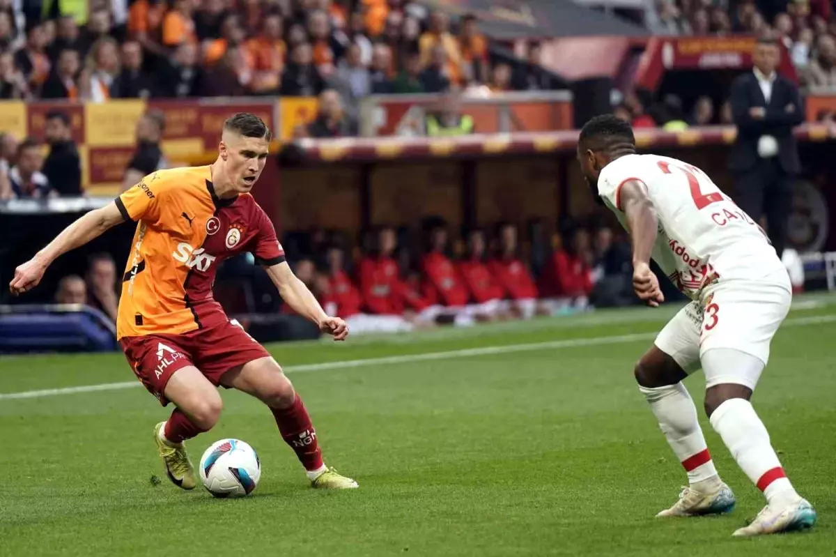 Galatasaray, Kayserispor'u 2-0 Geçiyor