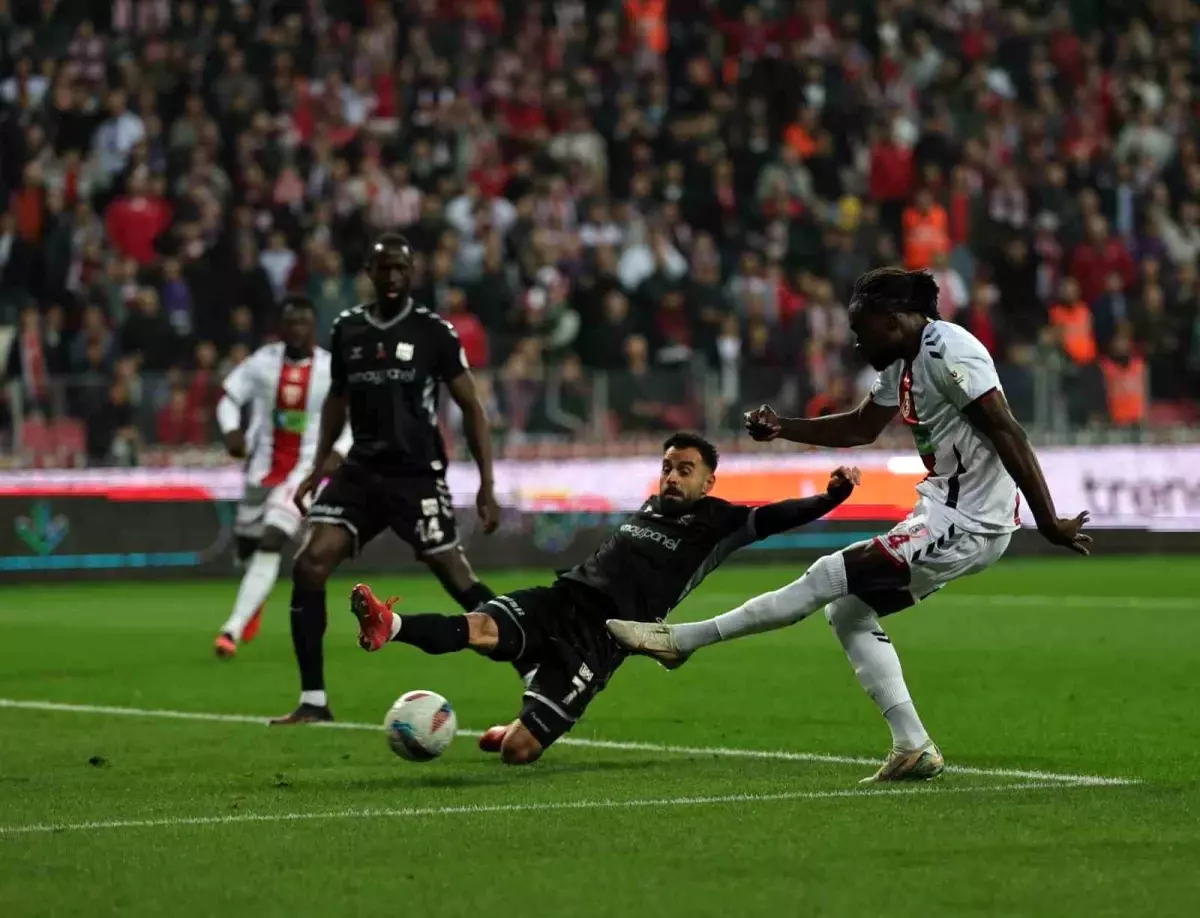 Samsunspor, Sivasspor'u 1-0 Önde Bitirdi
