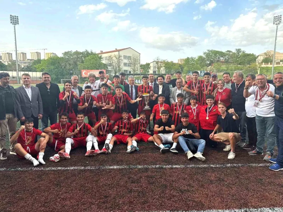 Kuşadası Küçükada Spor U16 Türkiye Şampiyonu