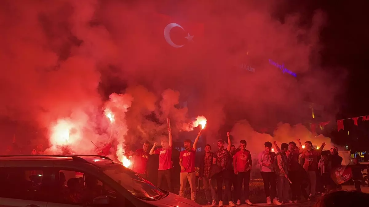 Galatasaray'ın Şampiyonluğu Yalova'da Coşkuyla Kutlandı