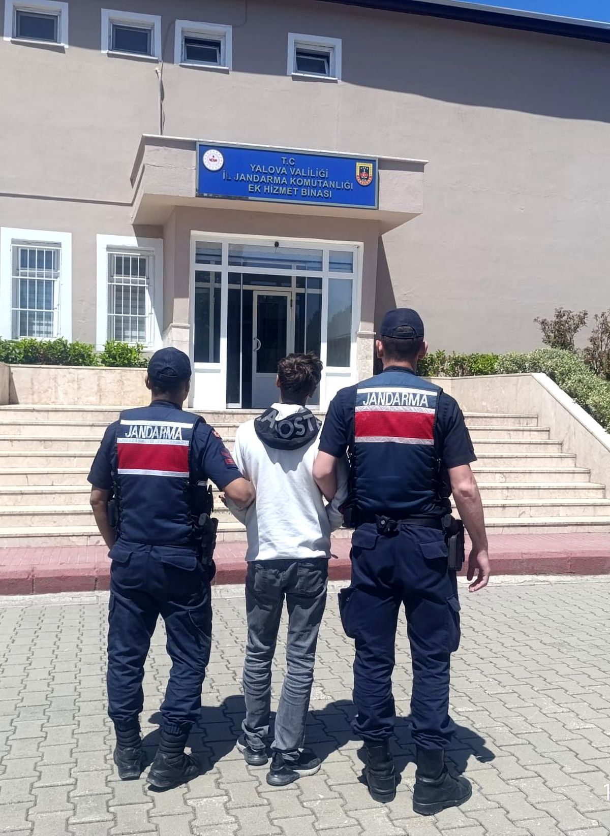 Yalova'da MİT personeli olarak tanıtılan dolandırıcılara operasyon