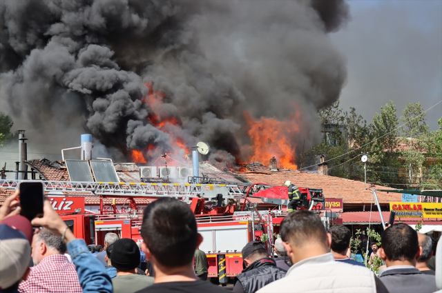 The fire that started in a restaurant selling local products spread to 20 businesses