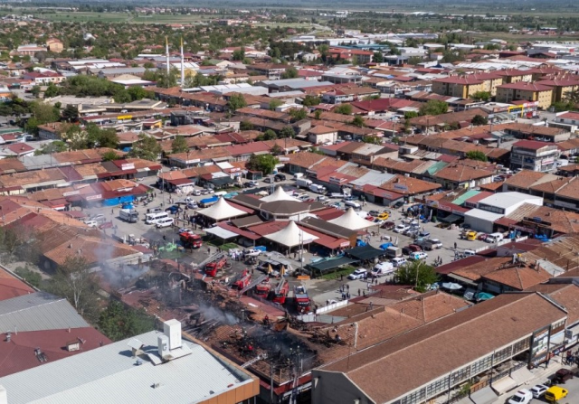 The fire that started in a restaurant selling local products spread to 20 businesses