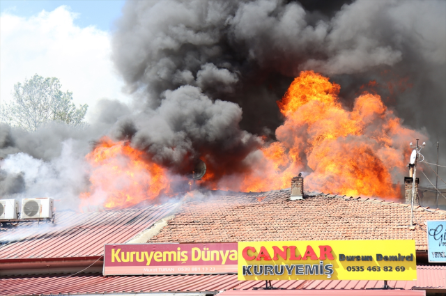 The fire that started in a restaurant selling local products spread to 20 businesses