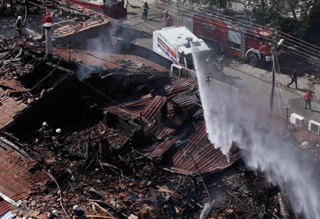 The fire that started in a restaurant selling local products spread to 20 businesses