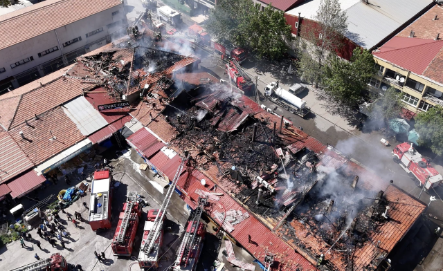 The fire that started in a restaurant selling local products spread to 20 businesses