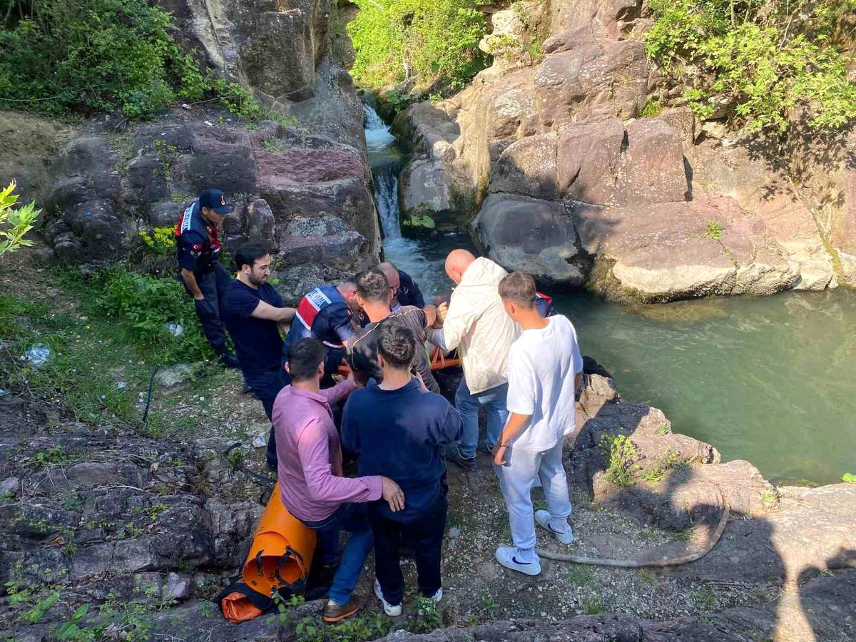 Kocaeli'nde Dereye Düşen 16 Yaşındaki Çocuk Hayatını Kaybetti