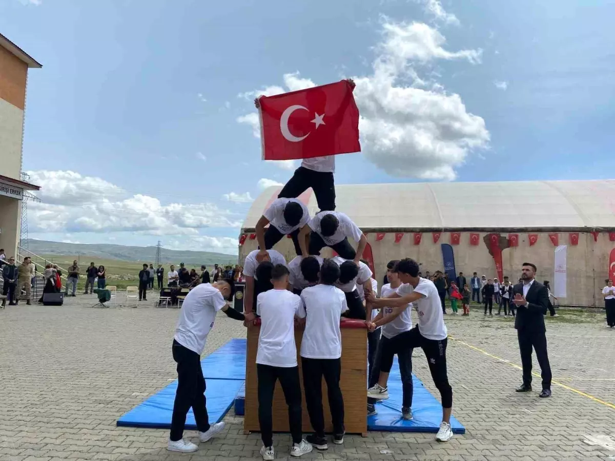19 Mayıs Atatürk'ü Anma, Gençlik ve Spor Bayramı Arpaçay'da Coşkuyla Kutlandı