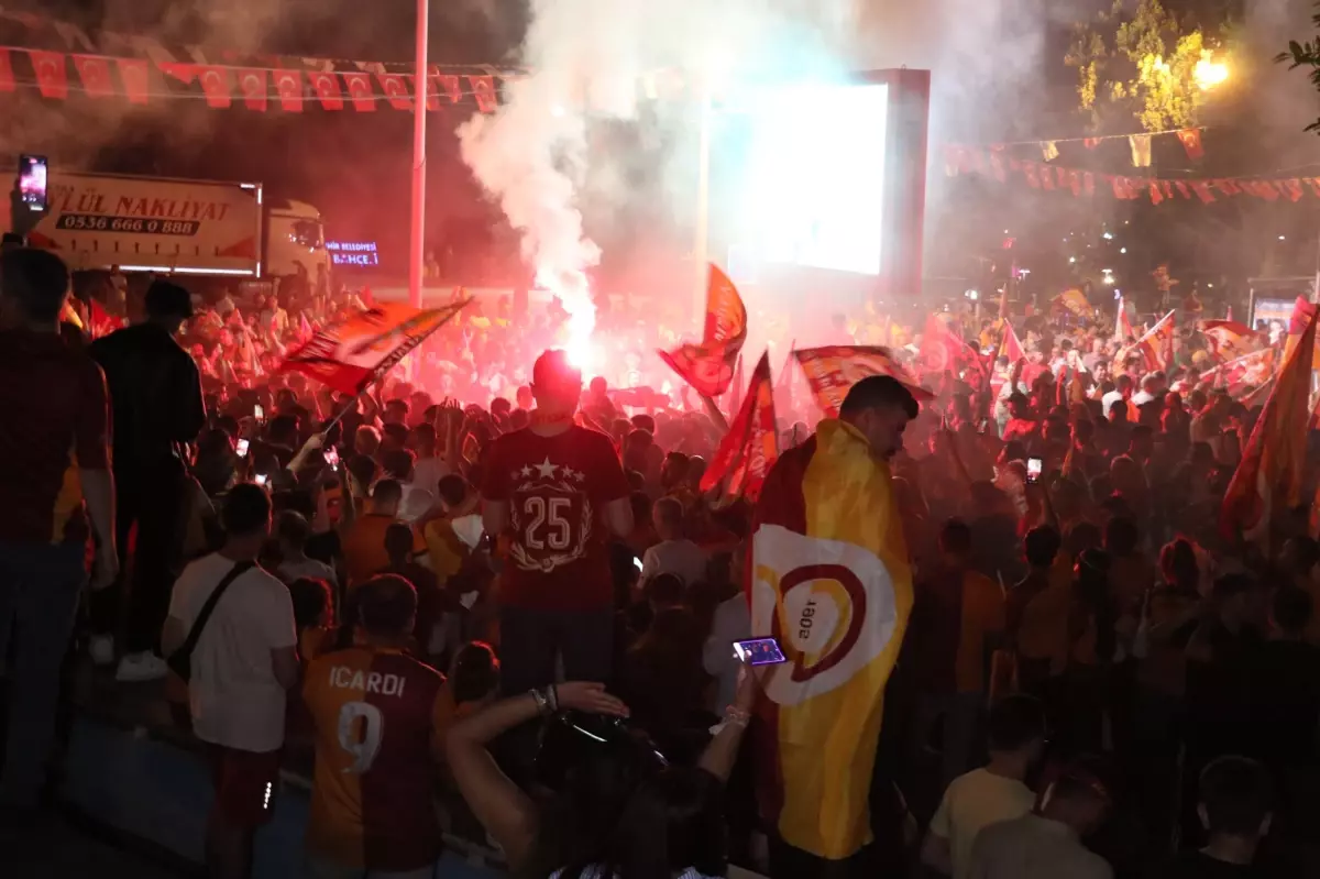 Galatasaray'ın Şampiyonluğu Antalya'da Coşkuyla Kutlandı