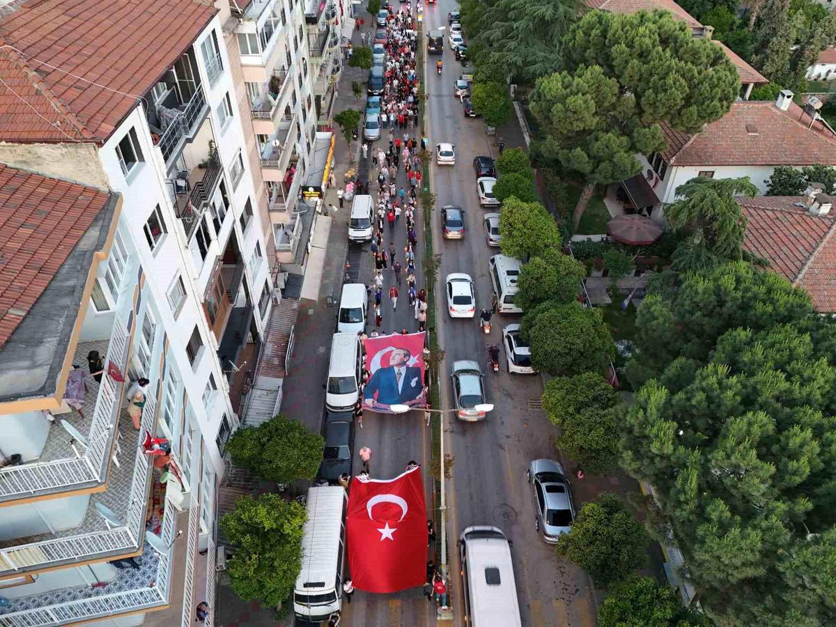 Aydın'da 19 Mayıs Coşkusu Fener Alayı ile Taçlandırıldı