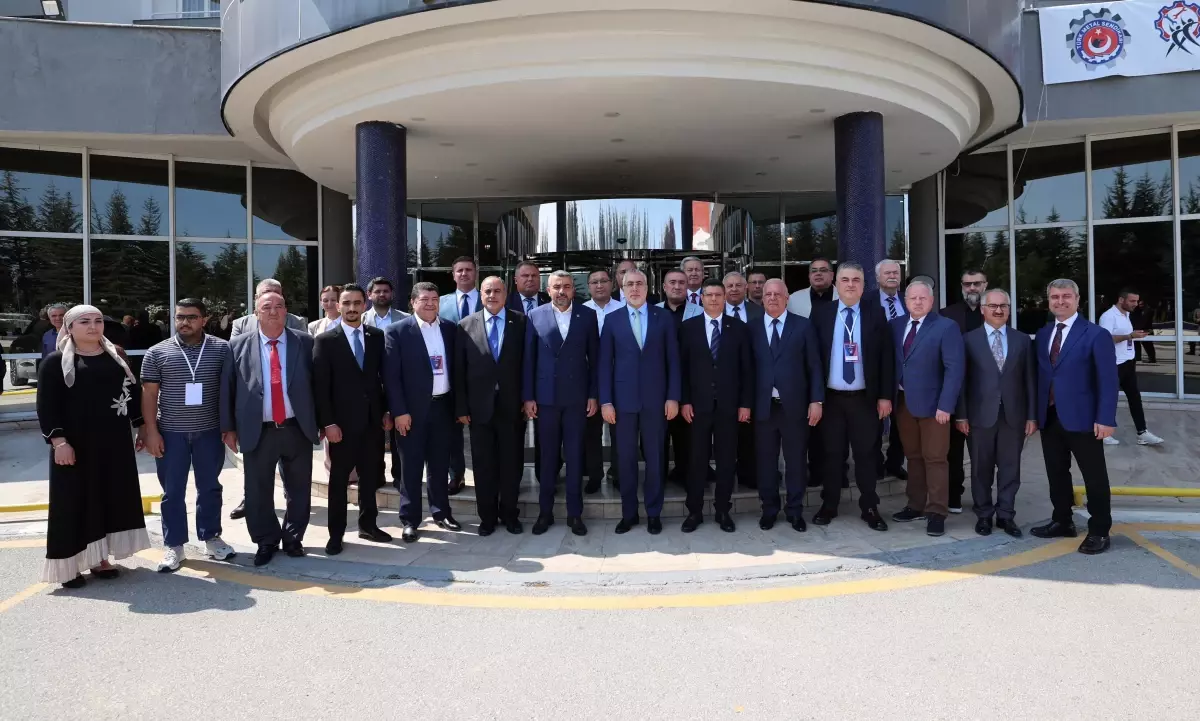 Bakan Işıkhan, Avrasya Metal İşçileri Federasyonu Toplantısında İşçi Sendikaları ile Bir Araya Geldi