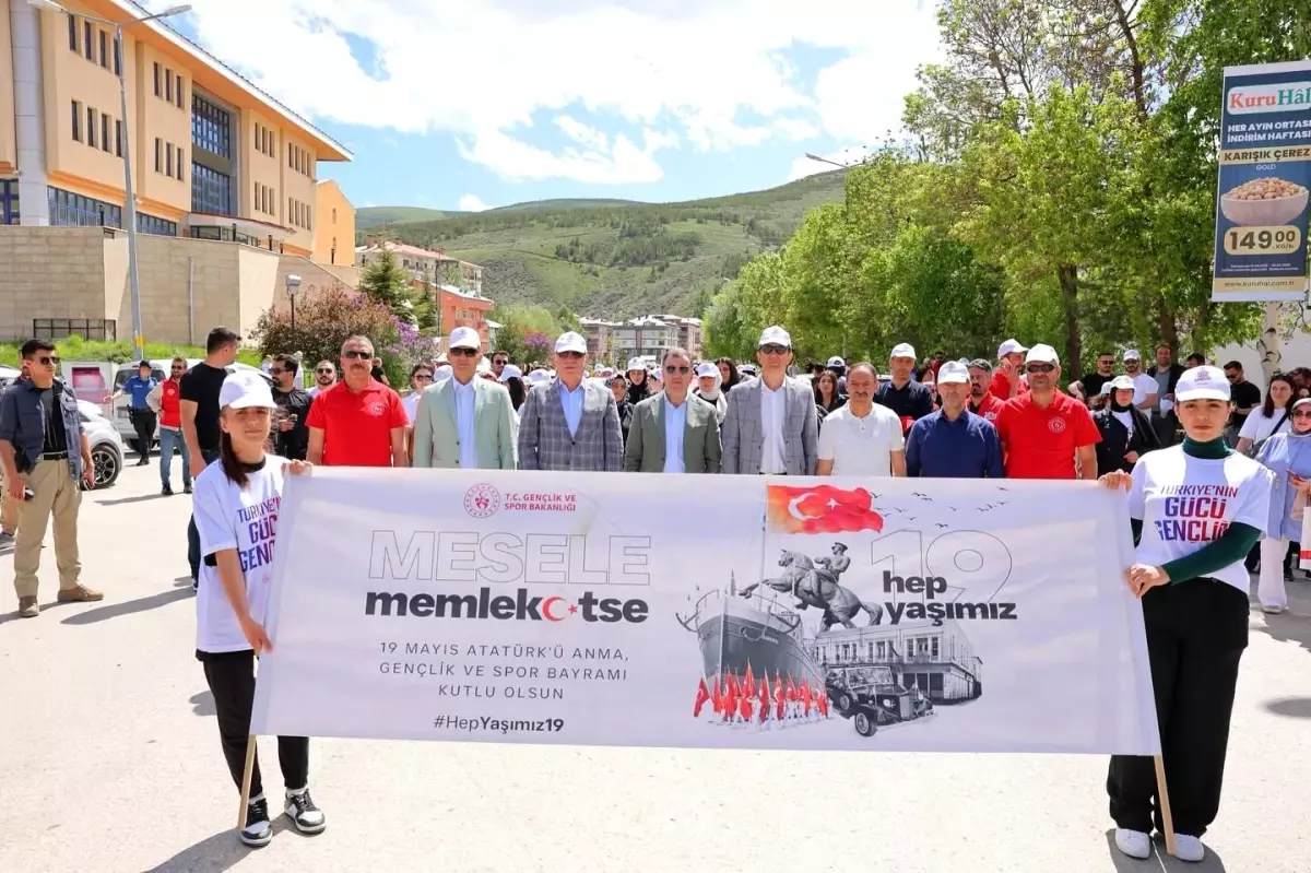 Bayburt'ta Gençlik Haftası Etkinlikleri: Gençlik Yürüyüşü Düzenlendi