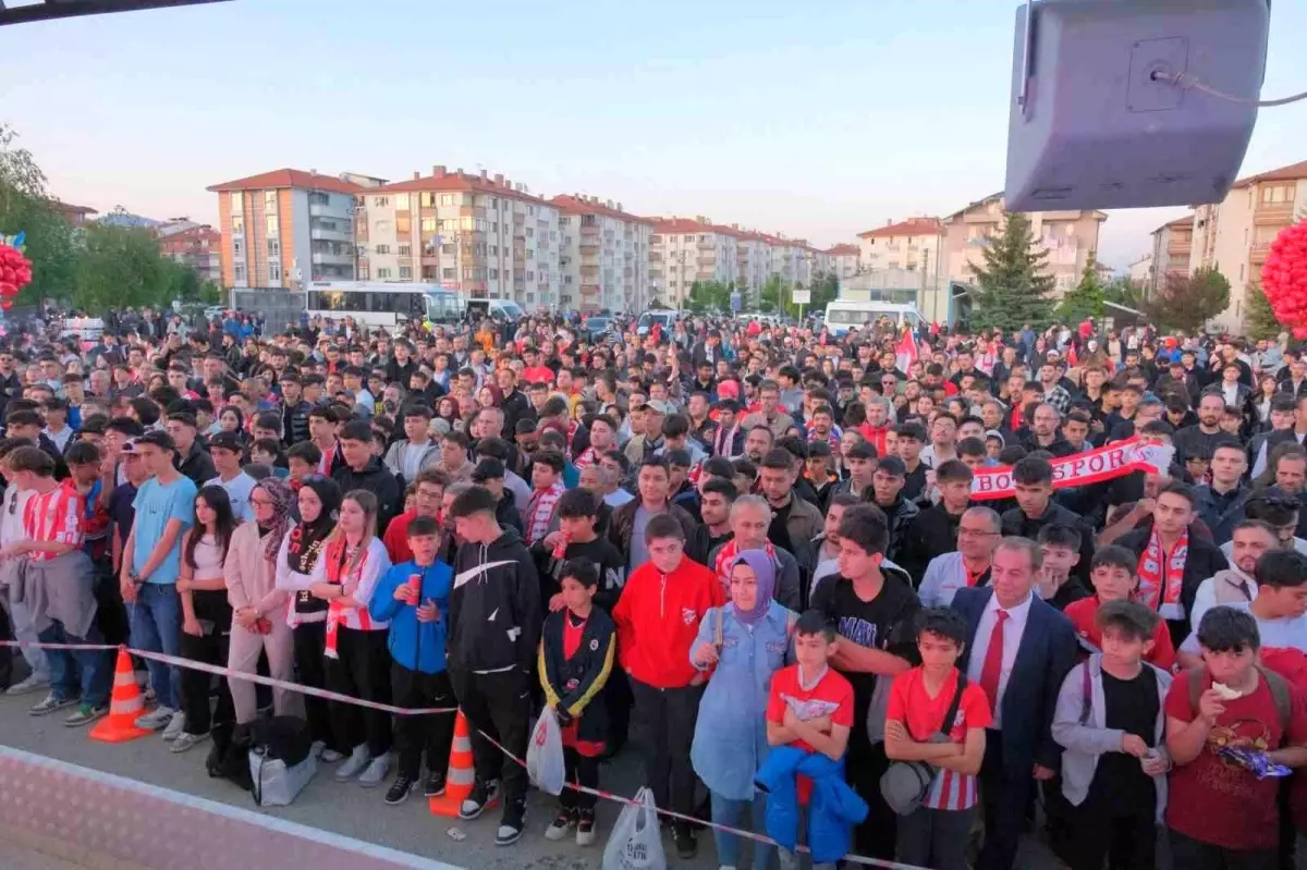 Boluspor, Bandırmaspor'a Mağlup Oldu: Yüzlerce Taraftar Dev Ekrandan İzledi