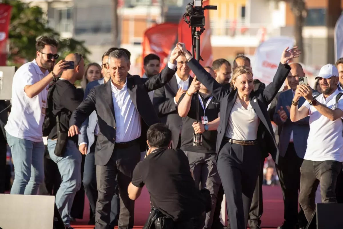 DEVA'dan istifa eden Seda Kaya Ösen CHP'ye katıldı