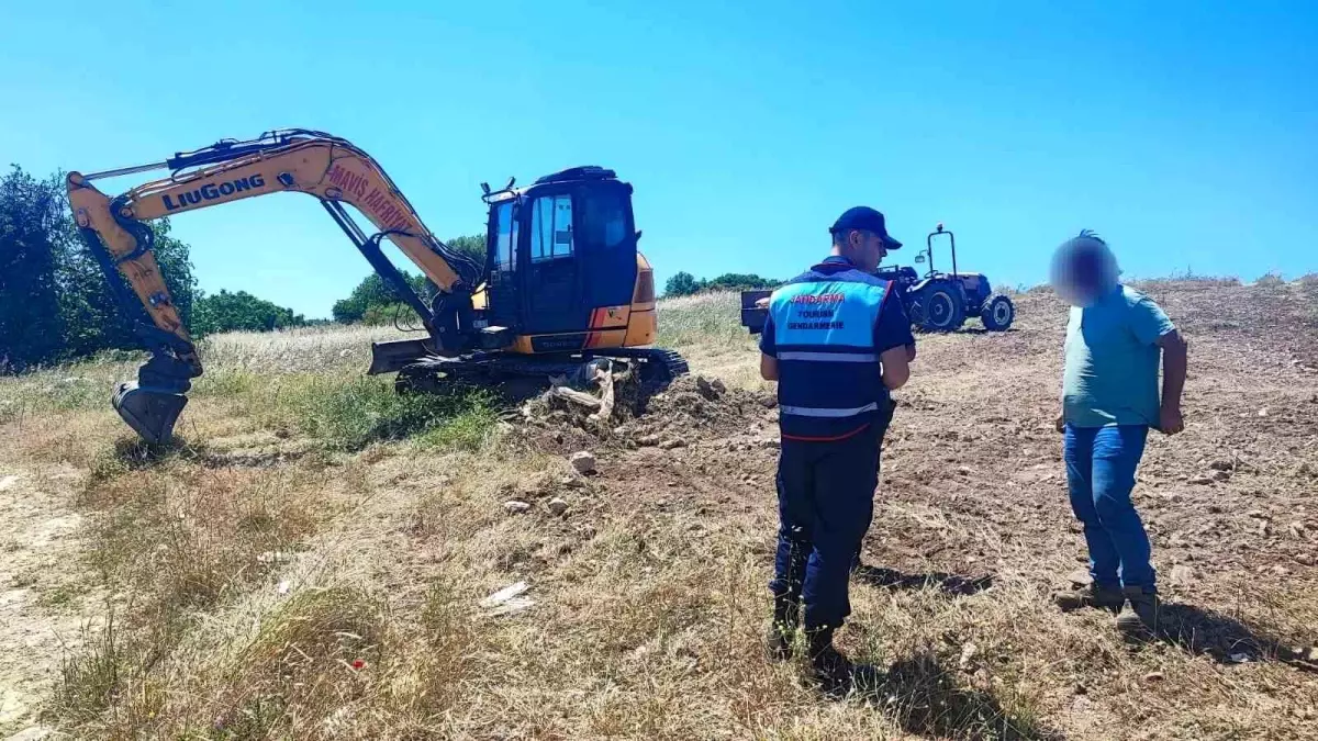 Didim'de Hazine Arazisinde İzinsiz Kazı Yapan 3 Kişi Yakalandı