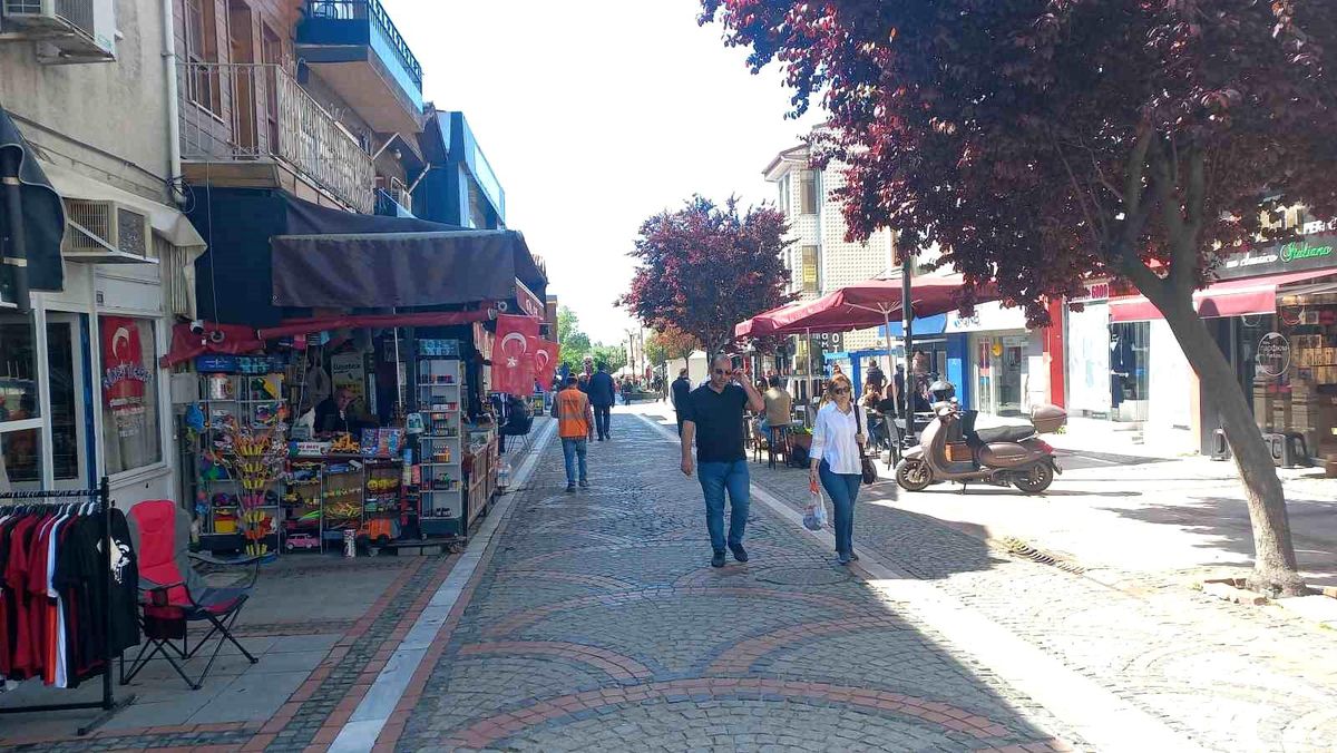Edirne'de Galatasaray Bayrağı Yırtıldı, Esnaftan Tuhaf İtiraflar