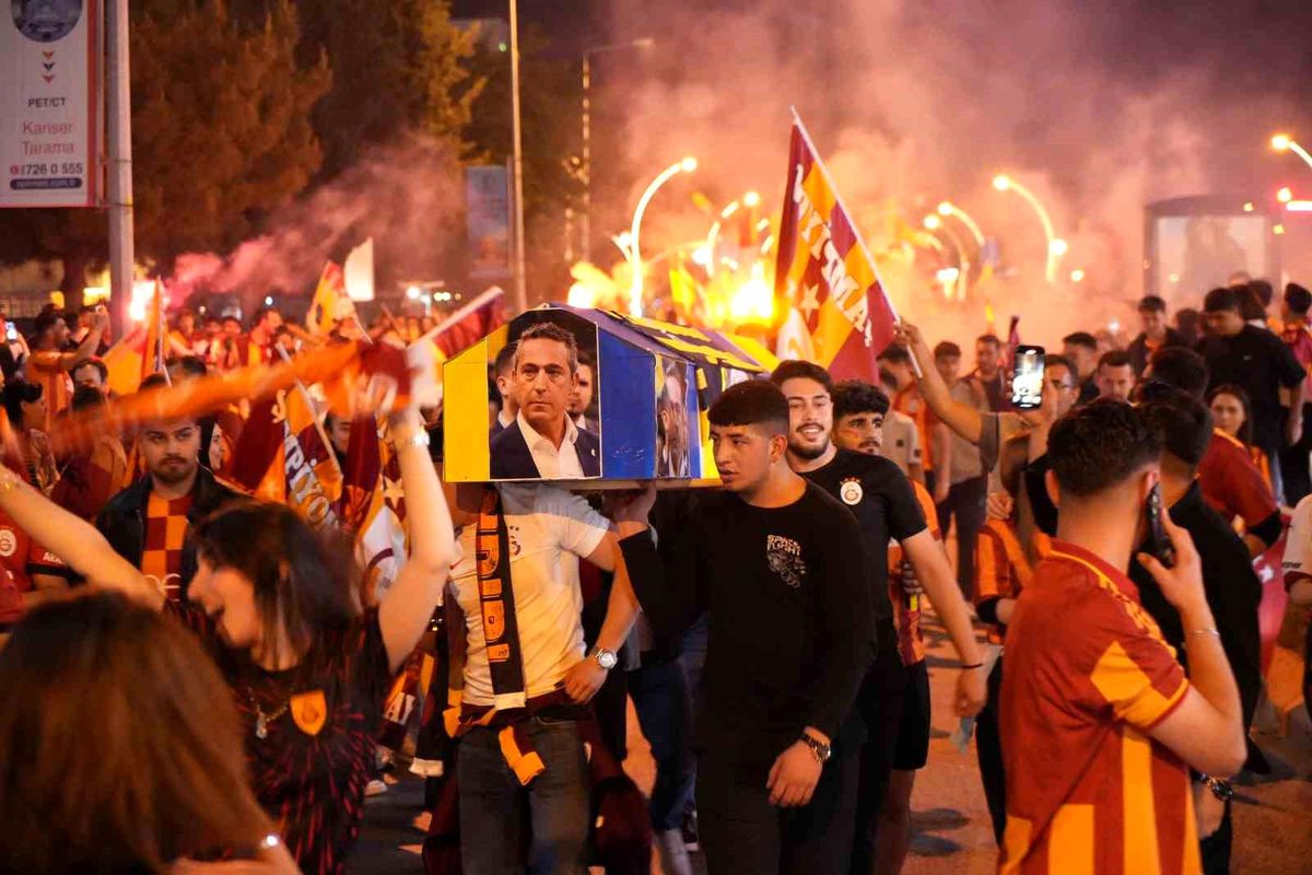 Galatasaray, 25. Şampiyonluğunu Kutladı