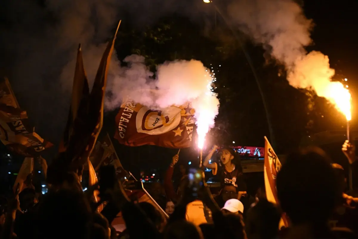 Galatasaray'ın Almanya'daki şampiyonluk kutlamalarında olay: 33 polis yaralı