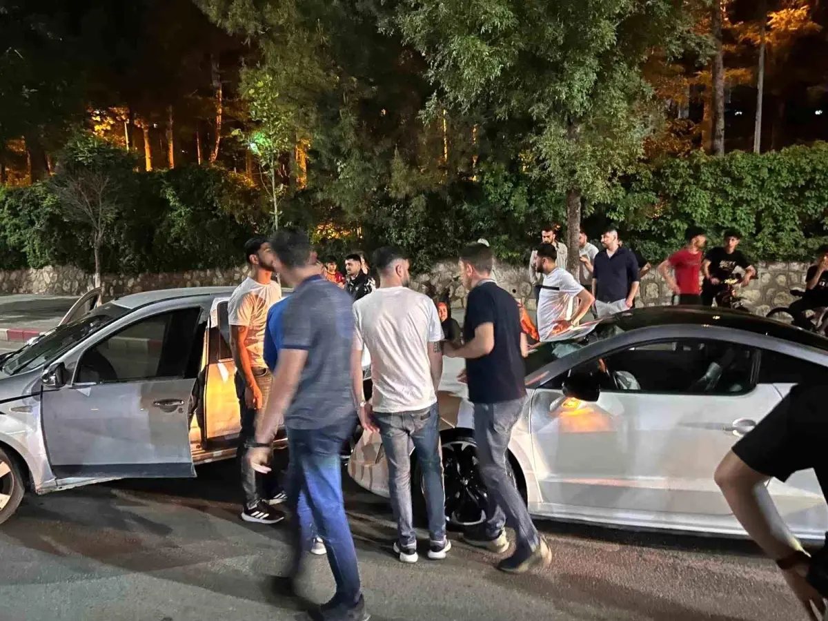 Siirt'te Galatasaray Şampiyonluk Kutlamalarında Trafik Kazası: 1 Yaralı