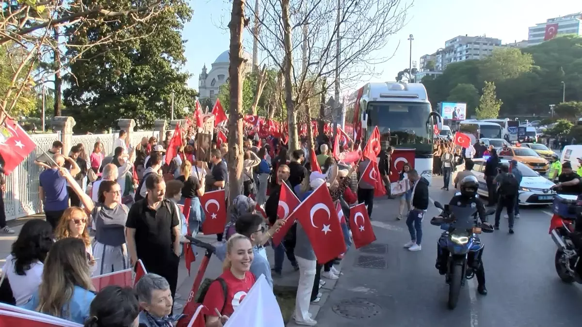 İstanbul'da 'Gençlerle Mustafa Kemal Yürüyüşü' Düzenlendi