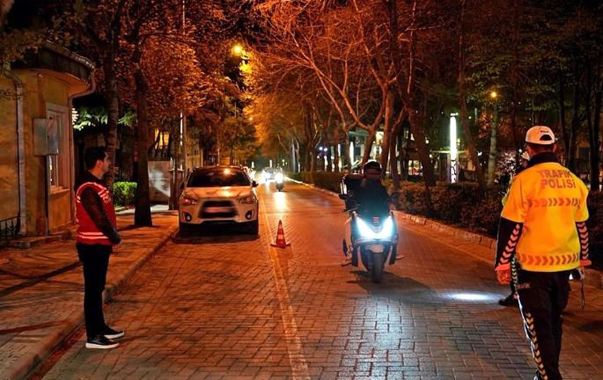 Isparta'da Polis Denetimlerinde 65 Aranan Şahıs Yakalandı