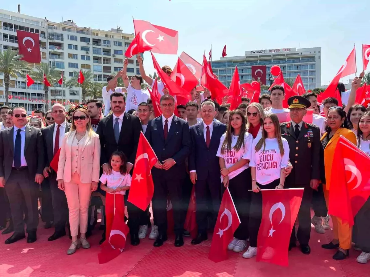 İzmir'de 19 Mayıs coşkuyla kutlandı