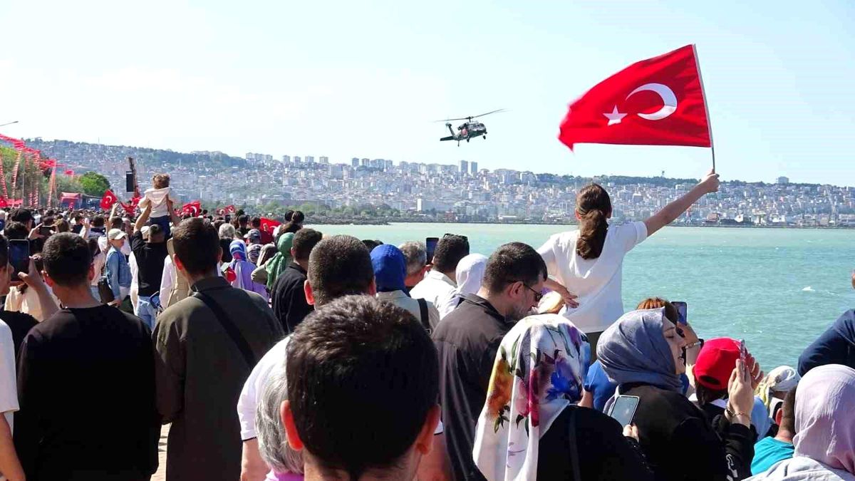 Samsun'da Hava Gösterileriyle 19 Mayıs Coşkusu