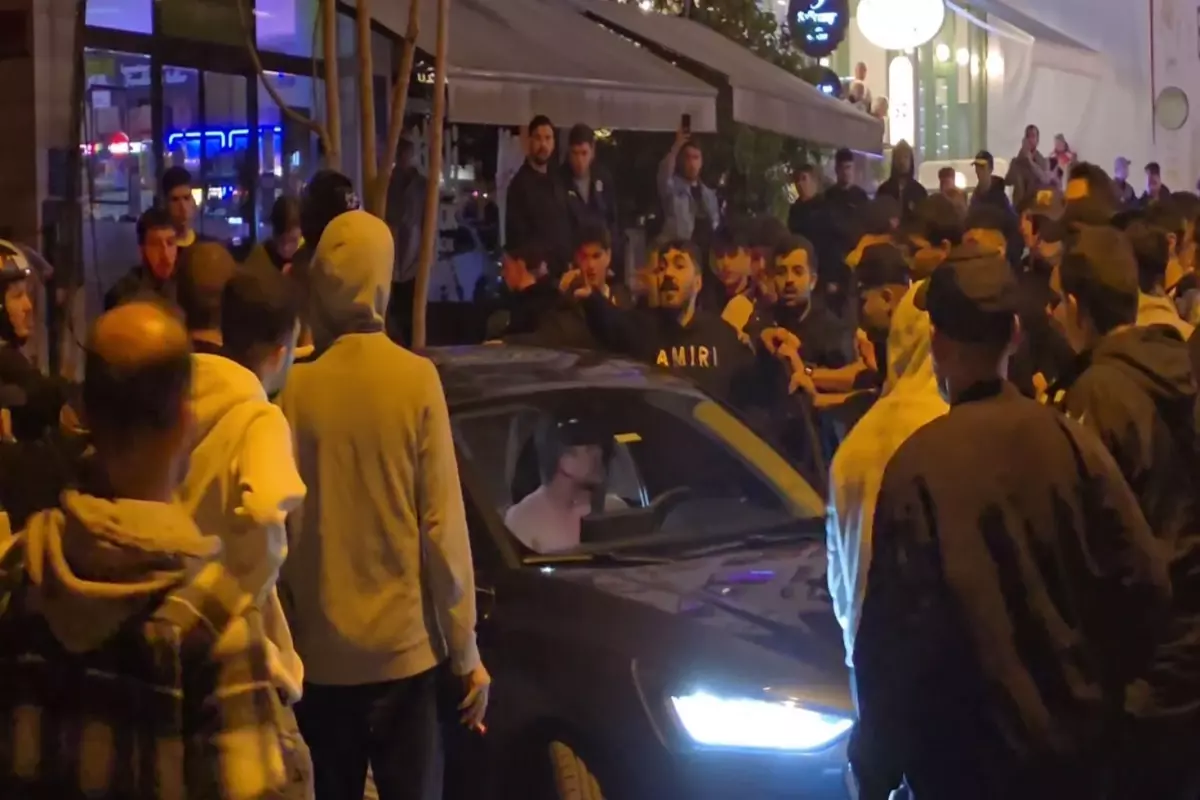 Bağdat Caddesi'nde Galatasaray taraftarlarına saldırı
