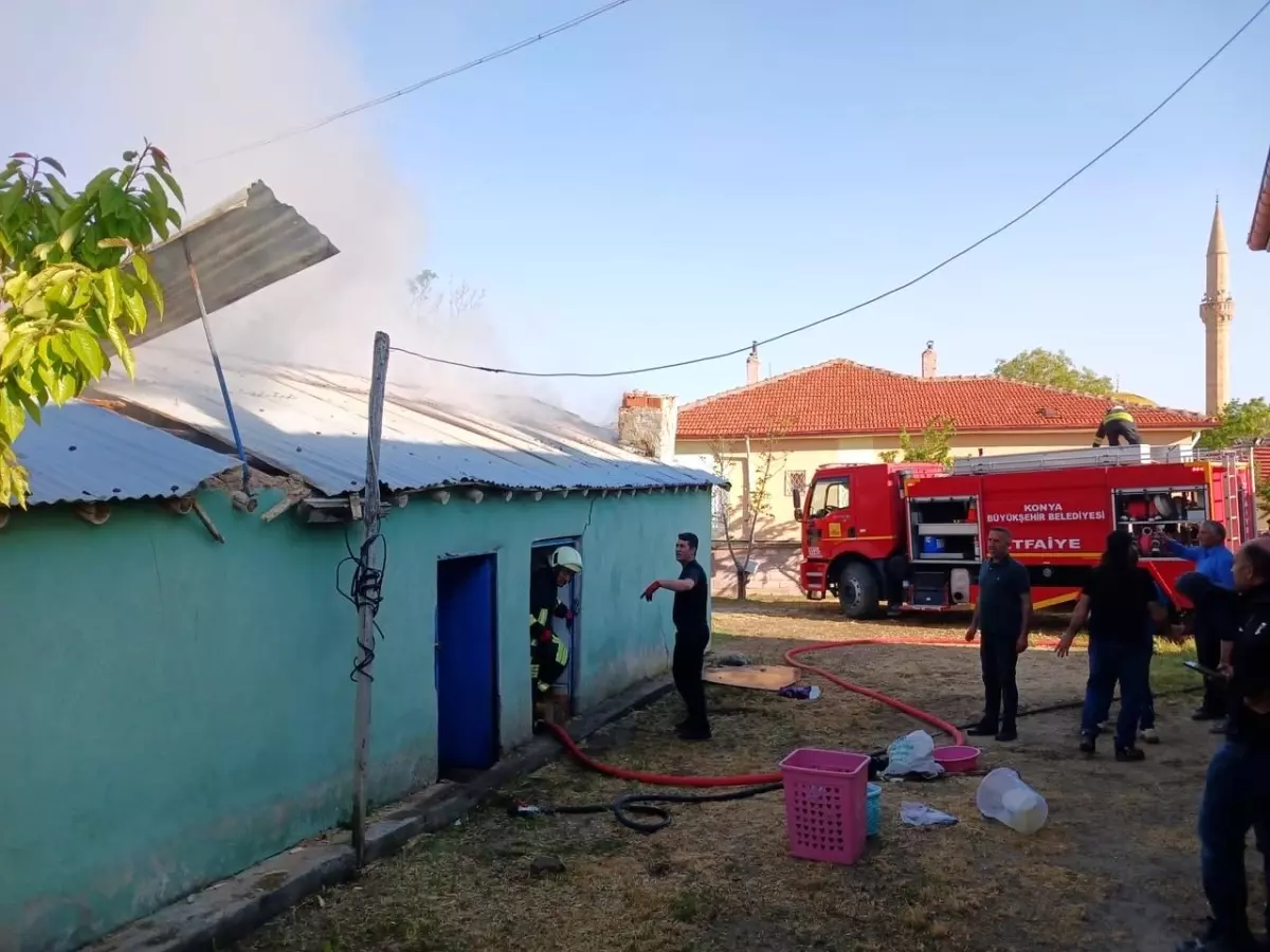 Konya'da Tandır Evindeki Yangın Çatıya Sıçradı