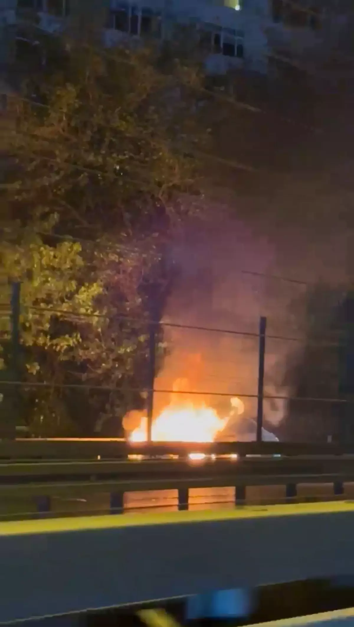 Şişli'de Otomobilin Motorunda Yangın Çıktı
