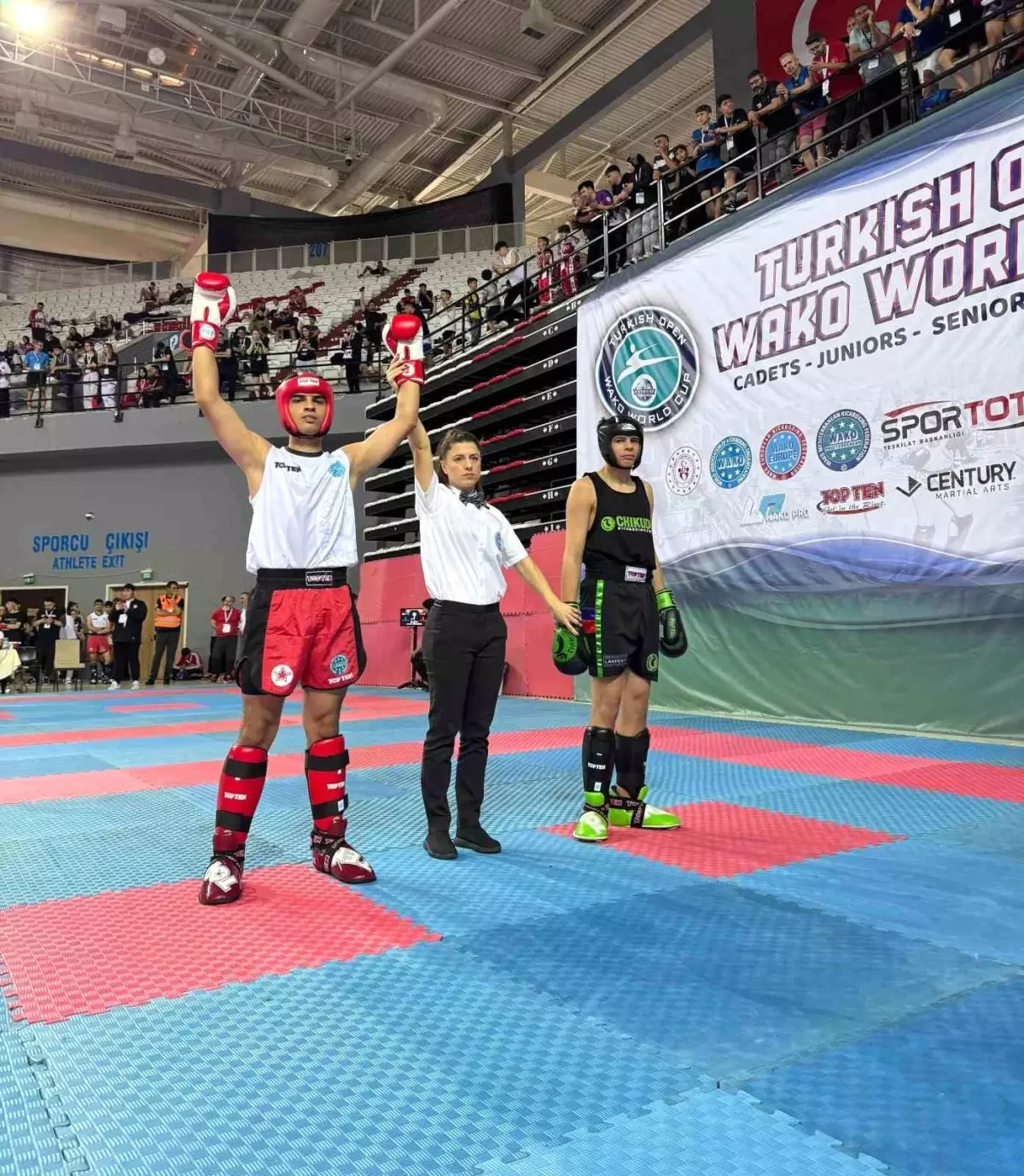 Mudanyalı Genç Sporcu Alperen Muhsin Duman, Kick Boks Dünya İkincisi Oldu