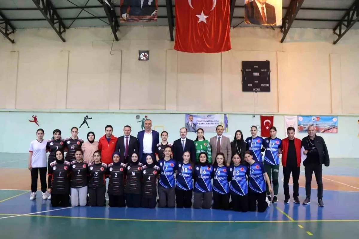 Oltu'da Liseler Arası Hentbol Müsabakaları Başarıyla Gerçekleşti