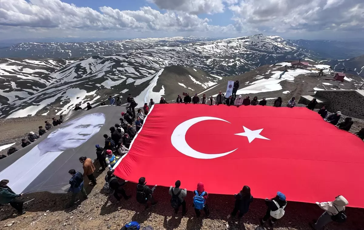 Atatürk Üniversitesi'nden Gençlik Tırmanışı