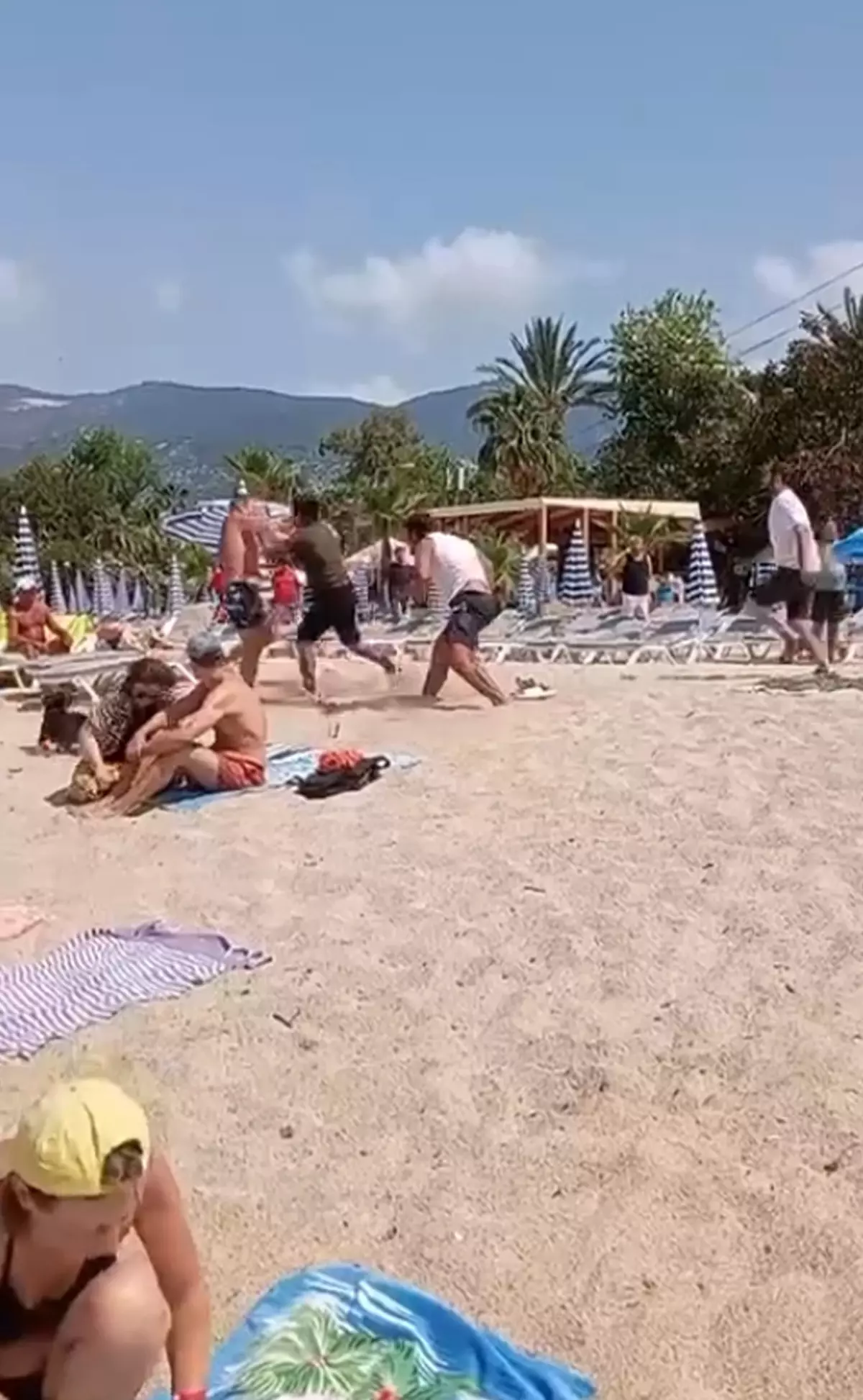Alanya'da Şezlong Kiralama Tartışması: Turist Darbedildi