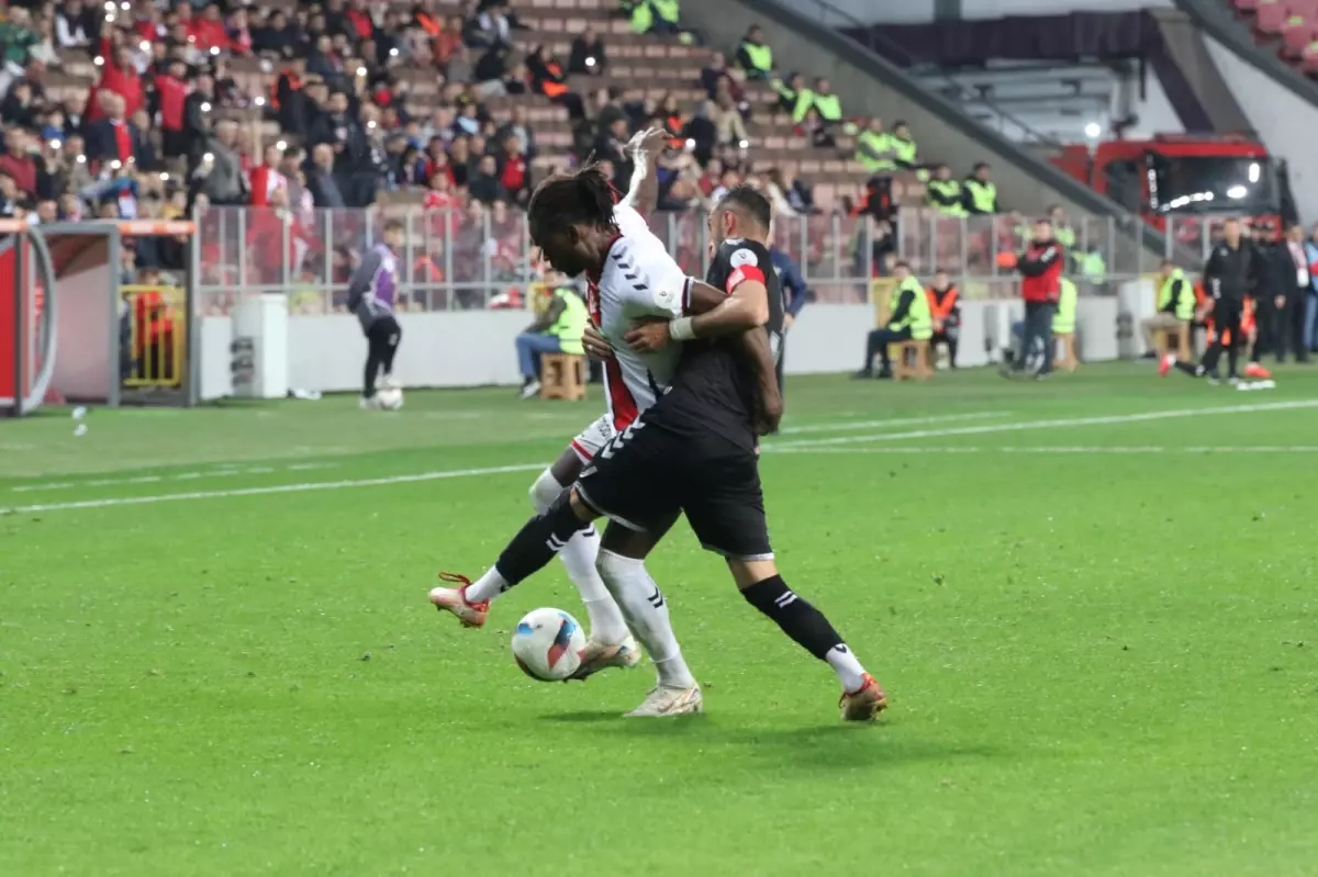 Samsunspor, Sivasspor'u 1-0 Mağlup Ederek Süper Lig'de 3. Takımı Veda Ettirdi