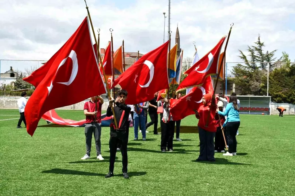 Kayseri'nin Tomarza İlçesinde 19 Mayıs Coşkuyla Kutlandı
