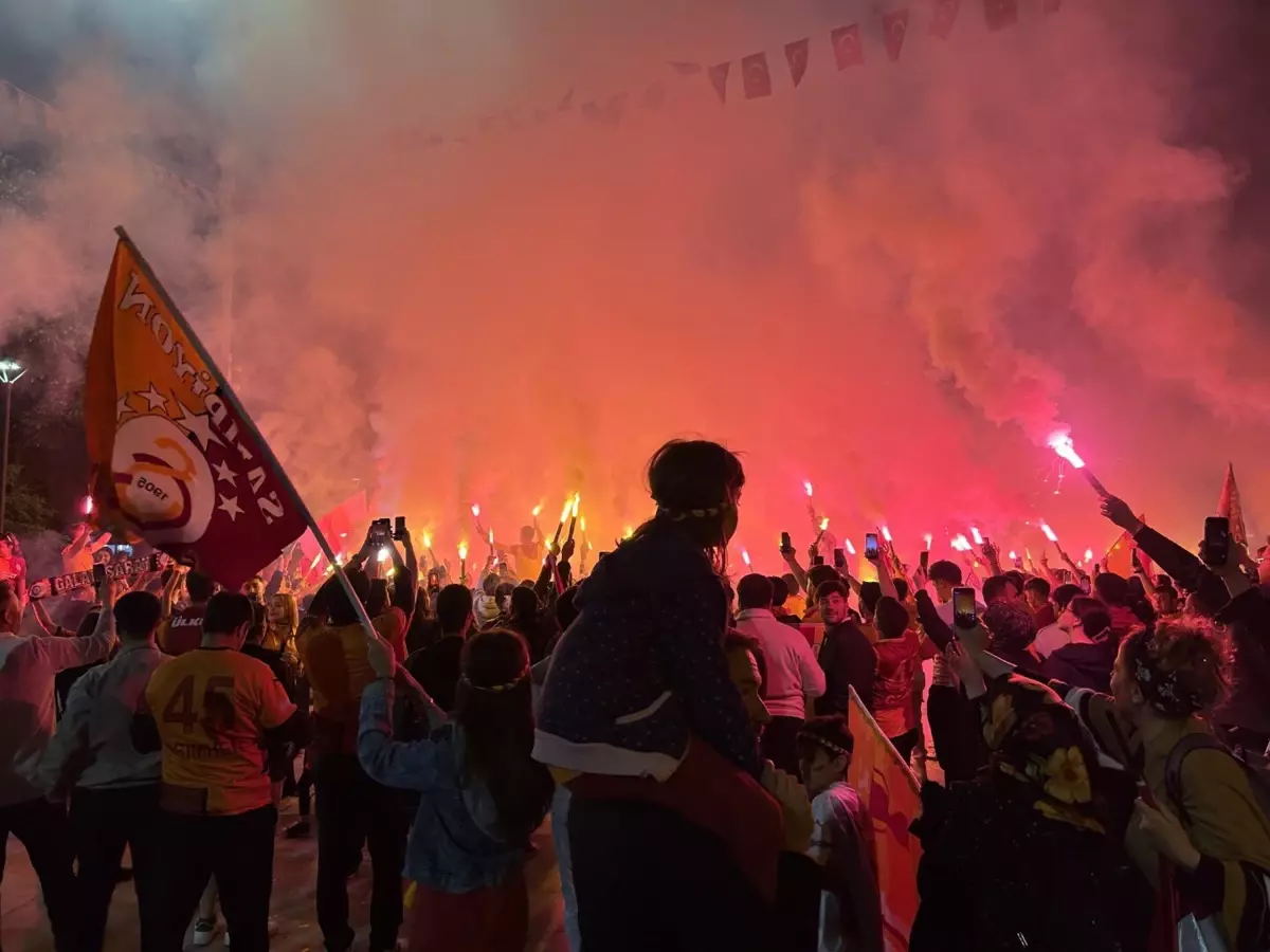 Galatasaray'ın Şampiyonluğu Uşak'ta Kutlandı
