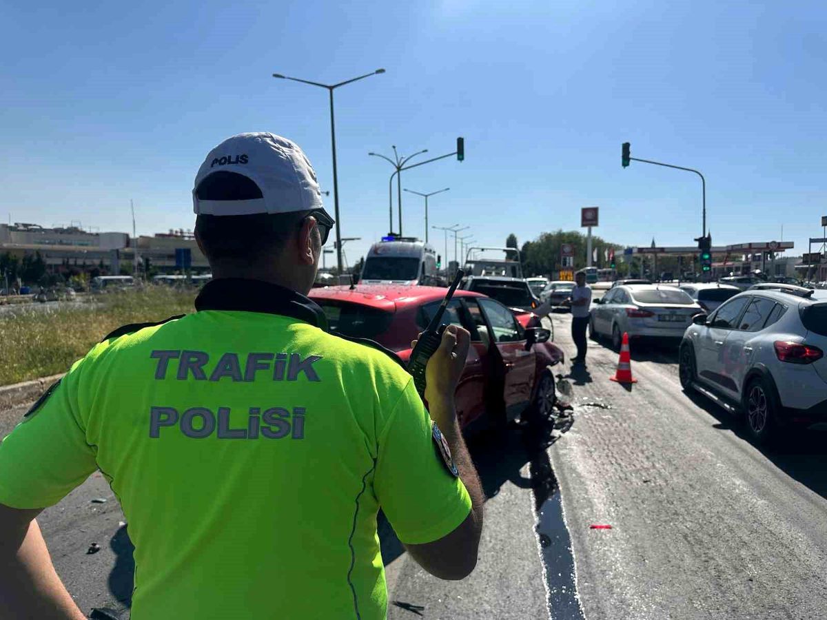 Uşak'ta Zincirleme Trafik Kazası: 7 Yaralı