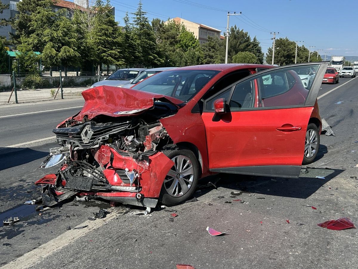 Uşak'ta Zincirleme Trafik Kazası: 7 Yaralı