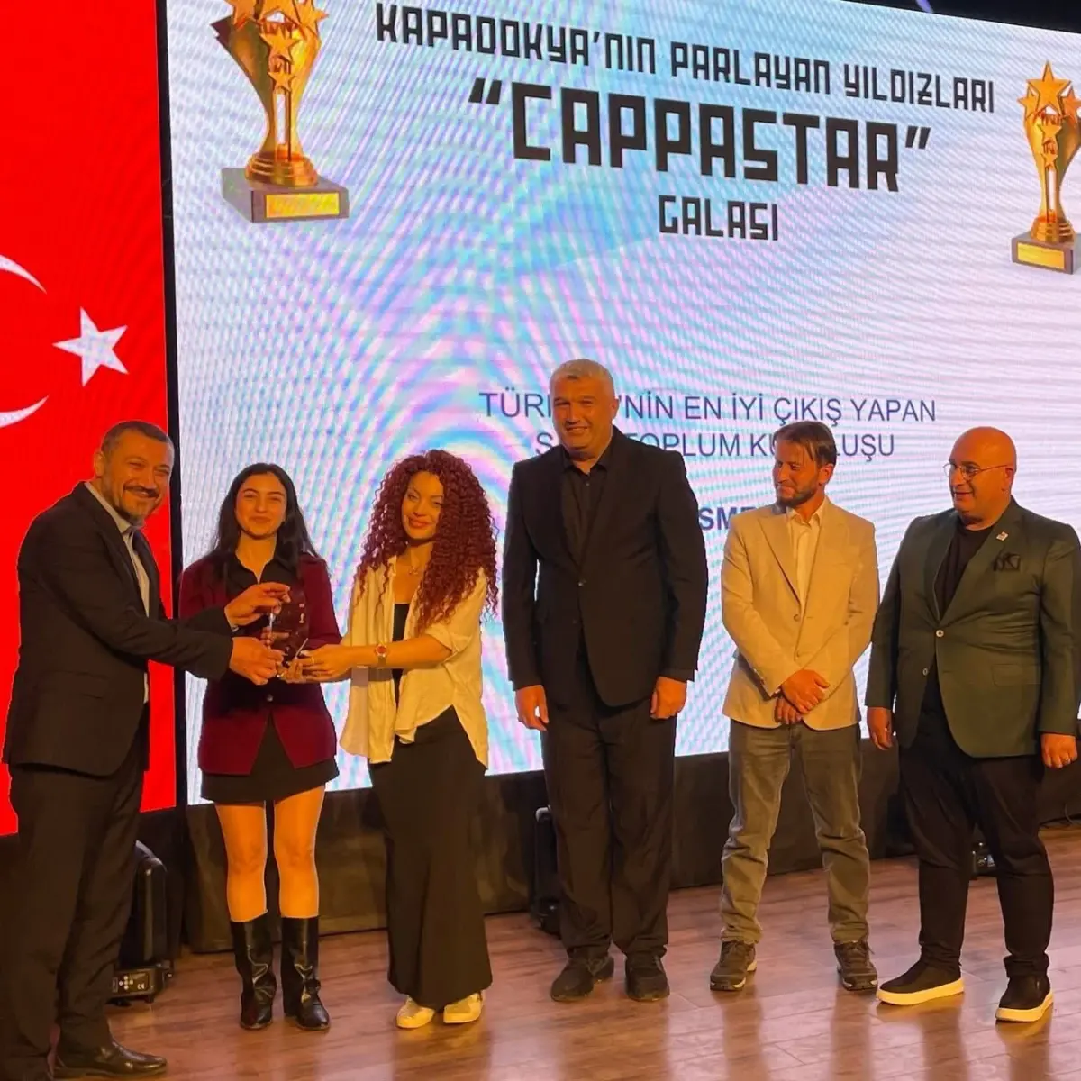 USMEK, Cappastar Ödüllerinde Yılın En İyi Çıkış Yapan STK'sı Seçildi