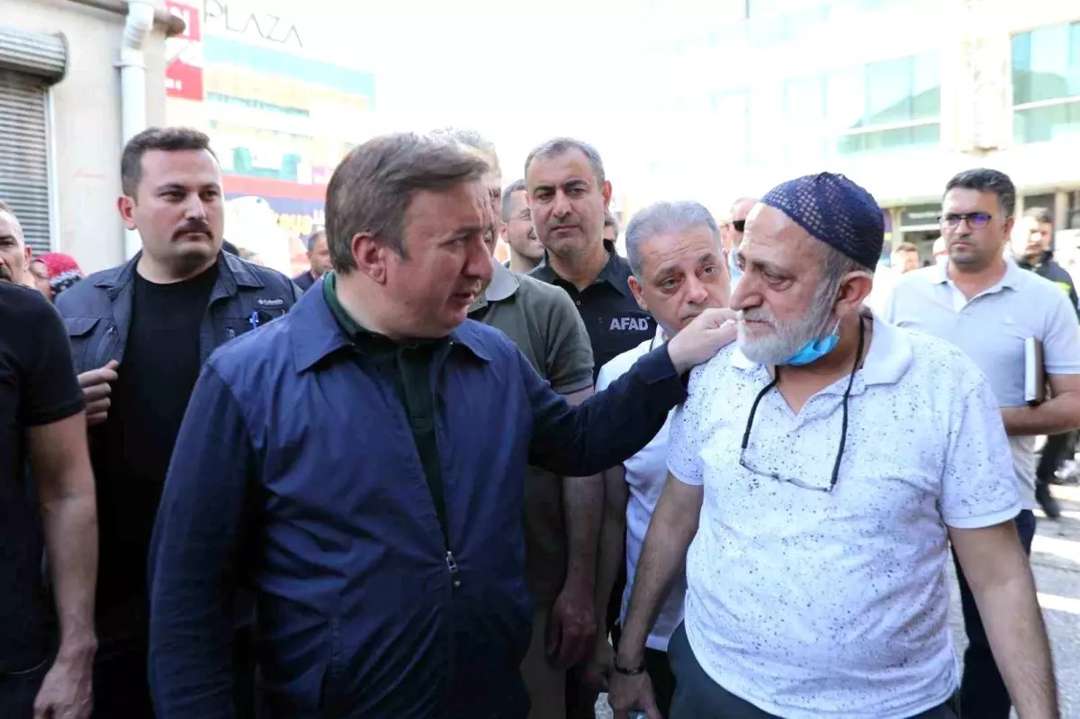 Erzincan'da Yangın Sonrası Esnafa Geçmiş Olsun Ziyareti