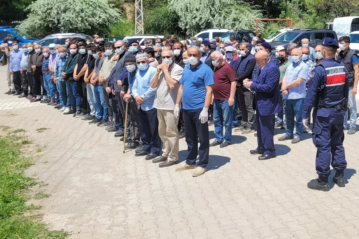 1,5 yaşındaki Metehan öldü, ilde alarm verildi! Cenazede herkes maske taktı