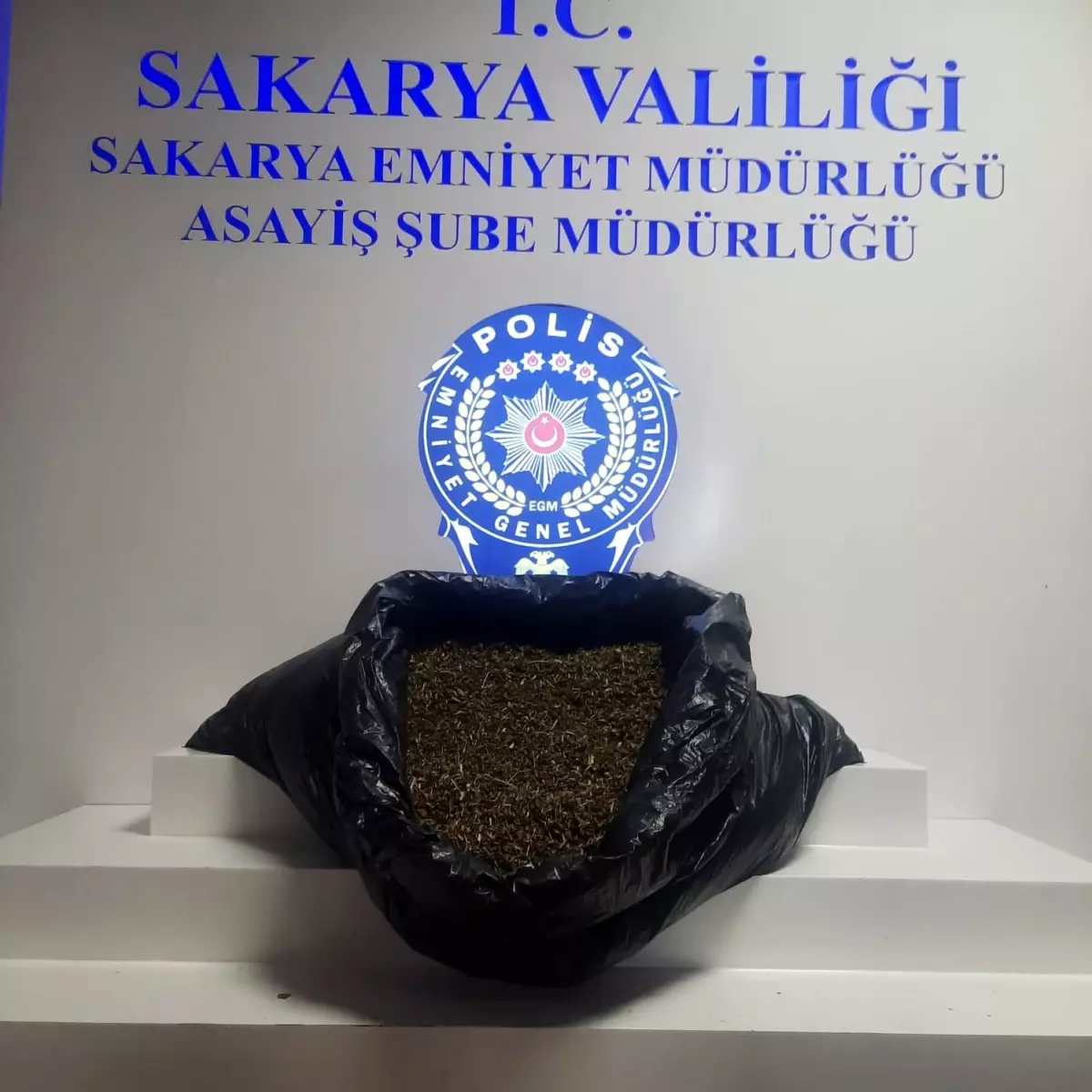 Sakarya'da Uyuşturucu Operasyonu: 10 Yıl Hapis Cezası Olan Şüpheli Yakalandı